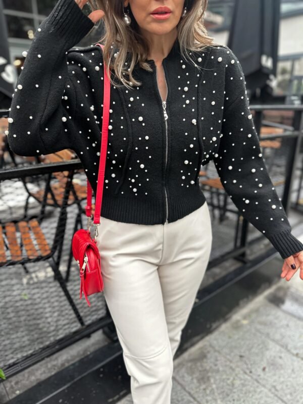 Zip-Up Pearl sweatshirt