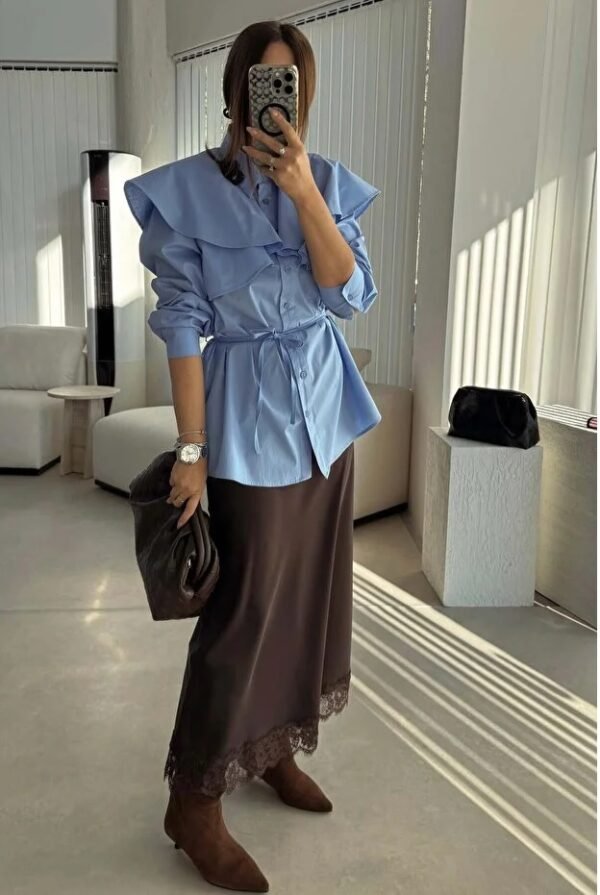 The Blue Lace Curved Retro blouse