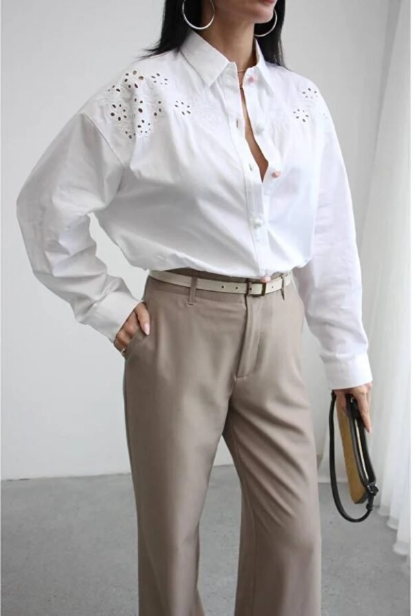 White shirt with details of festo