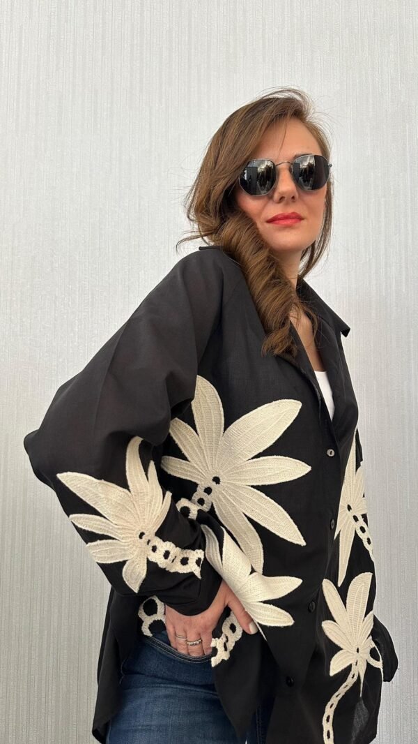WOMEN'S BLACK OVERSIZED BLOUSE